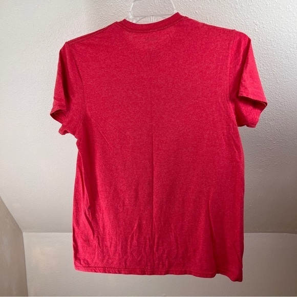 SCOOBY-DOO! THE MYSTERY MACHINE TEE. Size Medium. Red w/ Scooby Doo and Friends - Picture 3 of 3